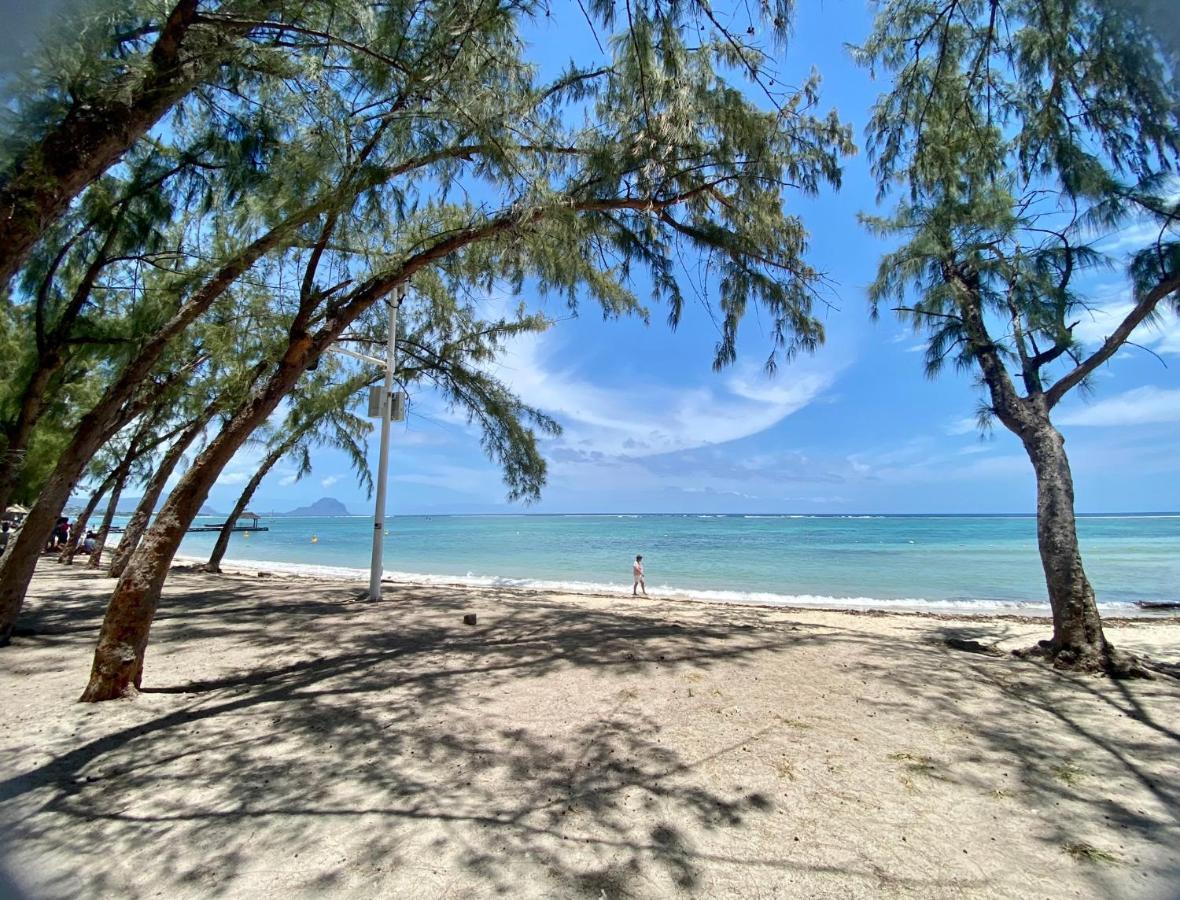 Sandstone Apartment A Walk To The Beach Flic en Flac Bagian luar foto