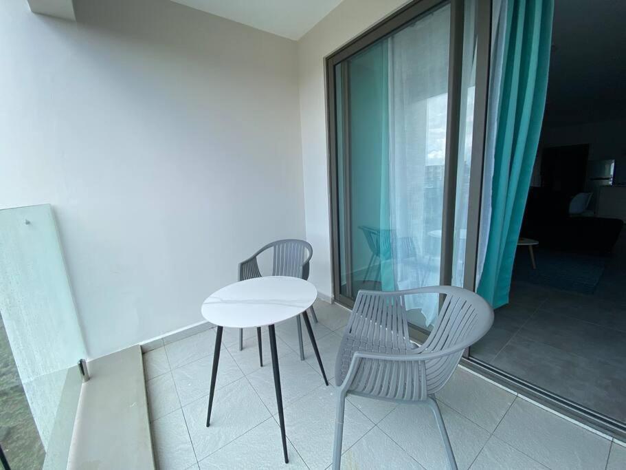 Sandstone Apartment A Walk To The Beach Flic en Flac Bagian luar foto