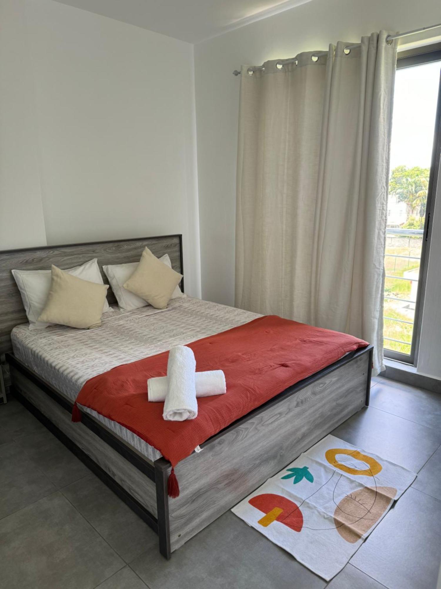 Sandstone Apartment A Walk To The Beach Flic en Flac Bagian luar foto